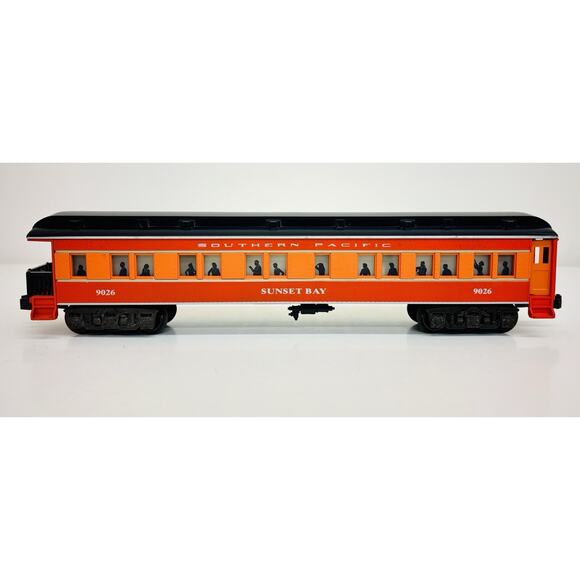 Lionel Southern Pacific Daylight "Sunset Bay" Madison Observation Car 6-19026 - Picture 5 of 11